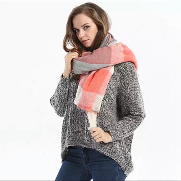 Triangular Blanket Scarf - Picture 4 of 7